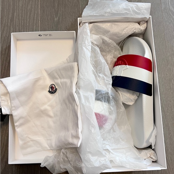 Moncler Pool Slides sz 43 - Picture 2 of 7